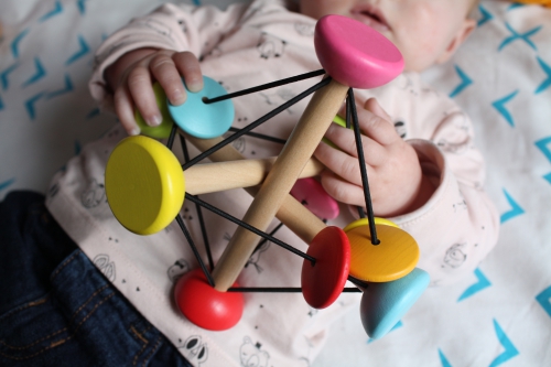 Les jouets en bois de bébé (6-9 mois) – Cécé from Aix